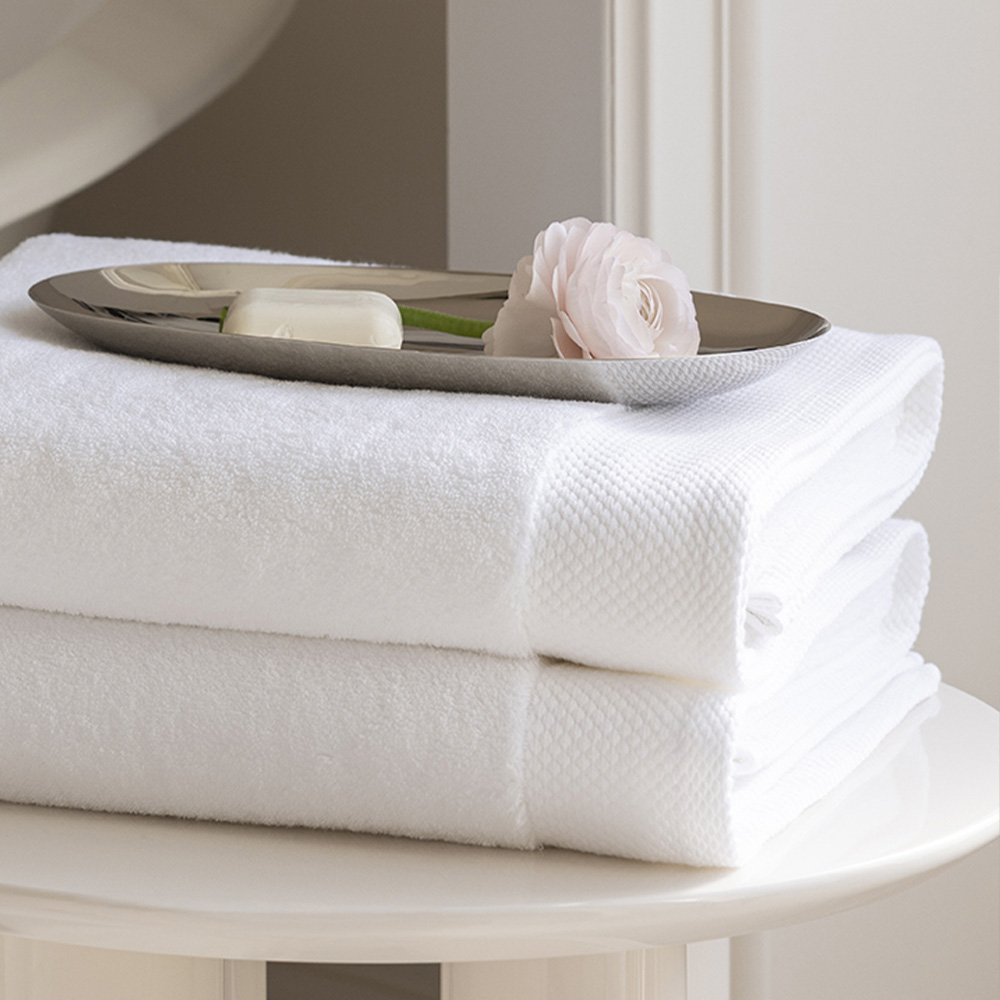 Asciugamani da bagno impilati