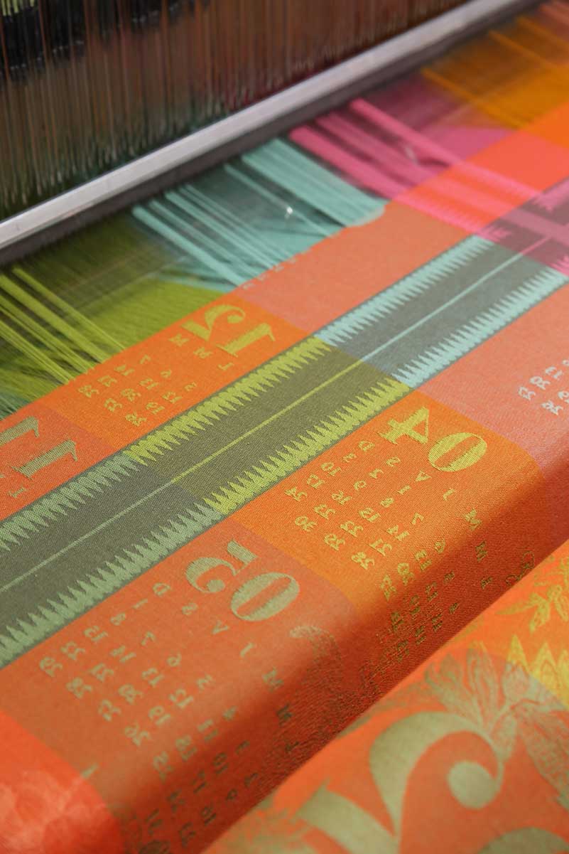 Tessitura jacquard a colori sul telaio