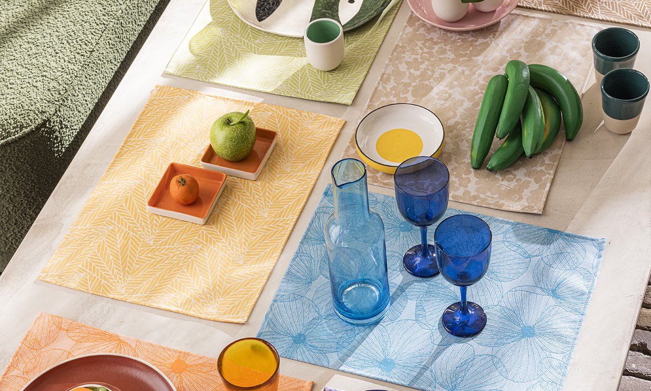 Set Di 4 Tovagliette Americane ABAKUHAUS Rainbow Retro Patchwork – Lavabili In Tessuto Morido E Antimacchia, Perfette Per Pranzi E Cene Colorate - 2